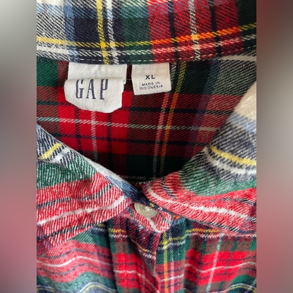 Woman’s Gap Button Up Shirt Size XL - Picture 2 of 5